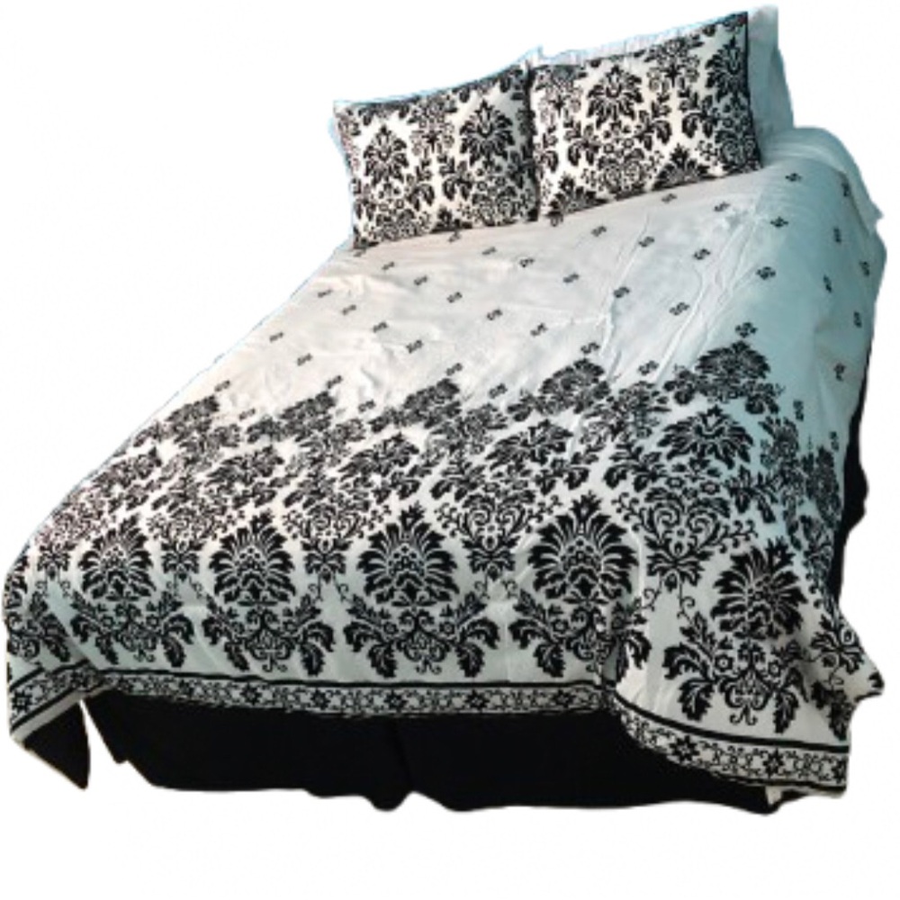 MACY’S DAMASK FLOCK QUEEN SIZE COMFORTER SET • BLACK/WHITE RAISED DAMASK PATTERN